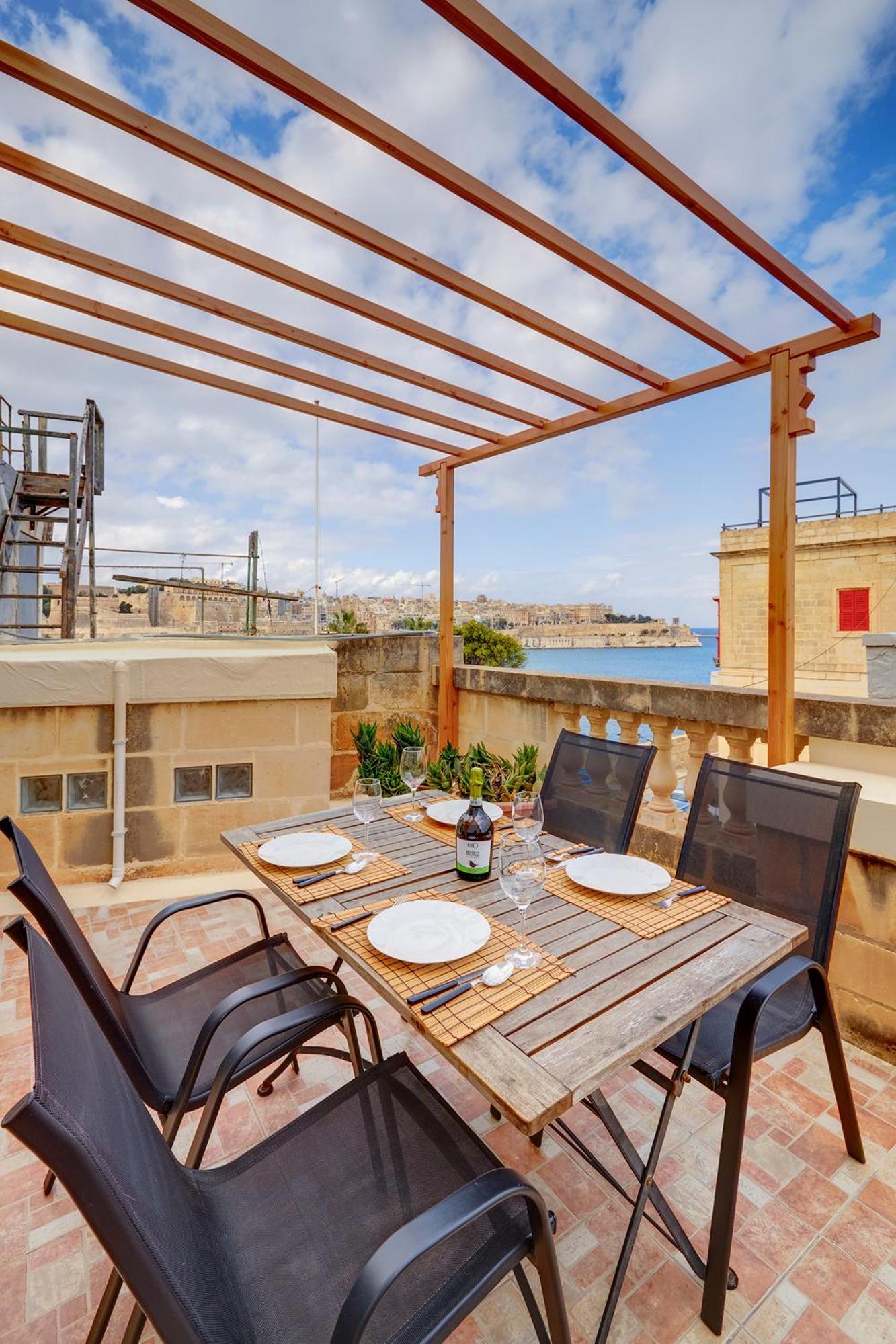 Traditional Maltese Townhouse, Roof Terrace And Views Сенглі Екстер'єр фото