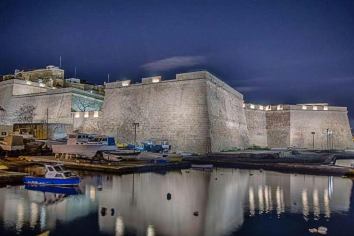 Traditional Maltese Townhouse, Roof Terrace And Views Сенглі Екстер'єр фото